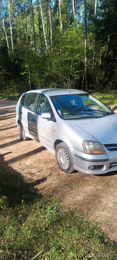 Nissan Almera Tino V10 Minivan