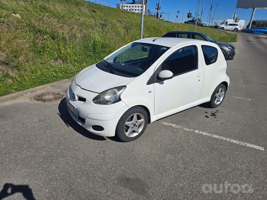 Toyota Aygo 1 generation [2th restyling] Hatchback