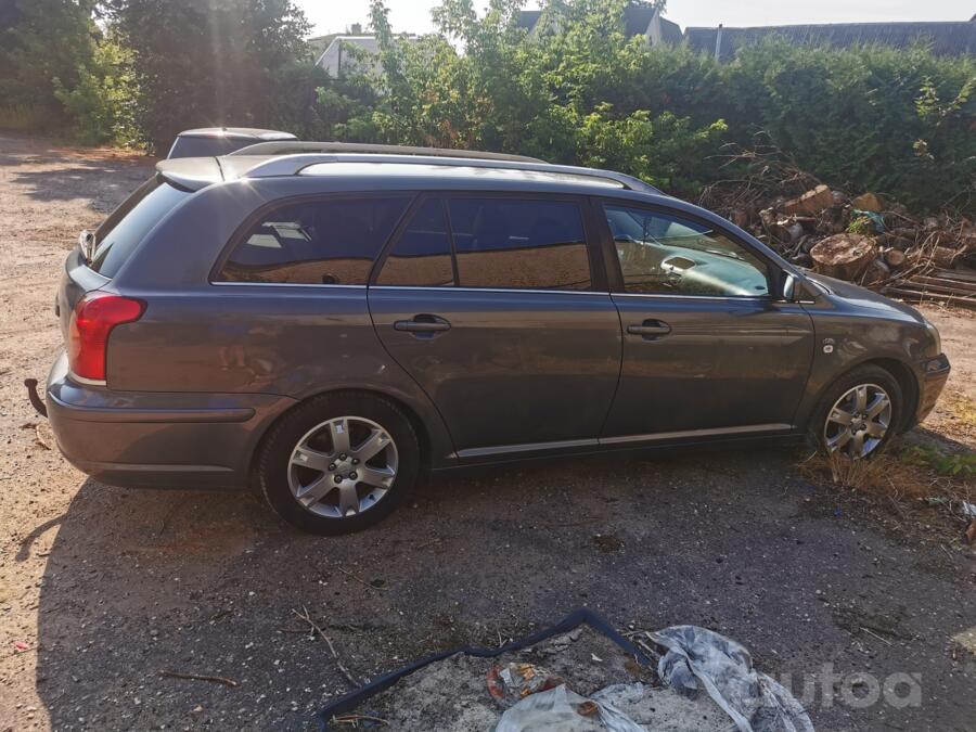 Toyota Avensis 2 generation wagon