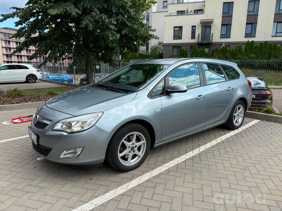 Opel Astra J Sports Tourer wagon