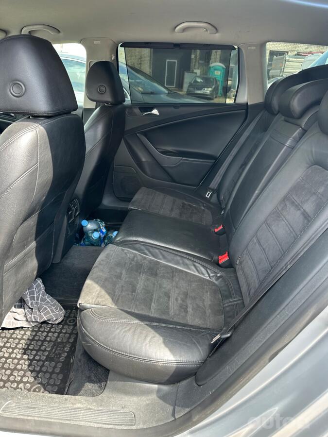Volkswagen Passat B6 wagon 5-doors