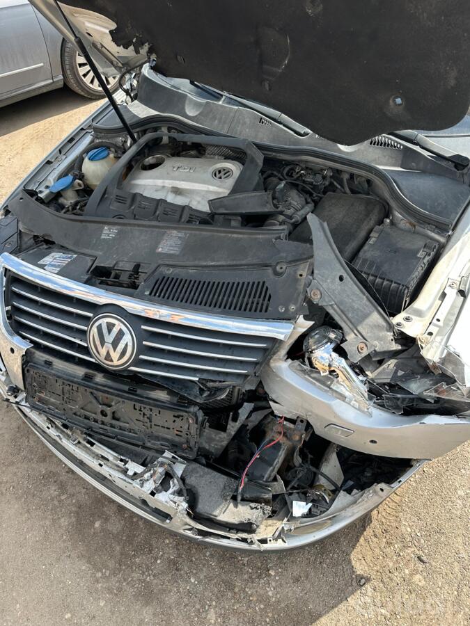 Volkswagen Passat B6 wagon 5-doors