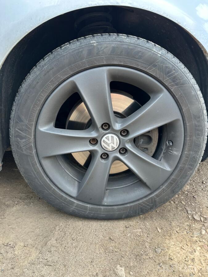 Volkswagen Passat B6 wagon 5-doors