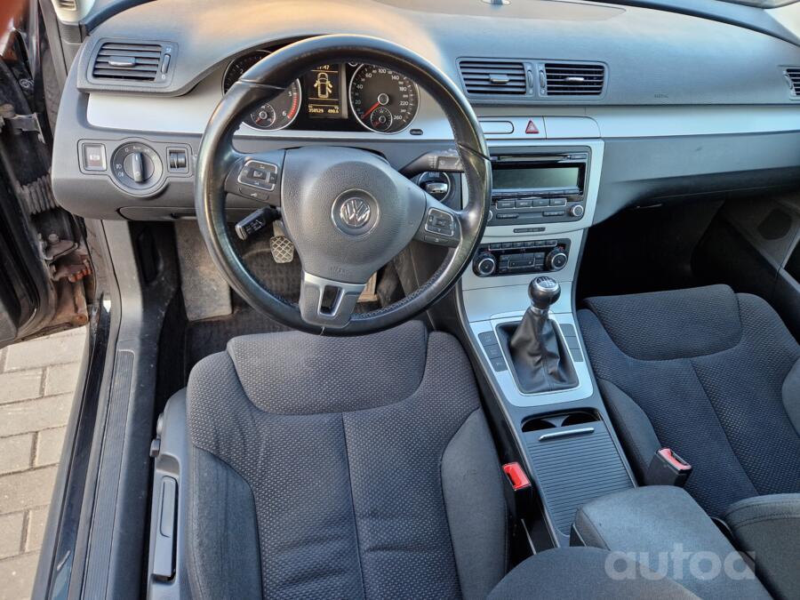 Volkswagen Passat B6 wagon 5-doors