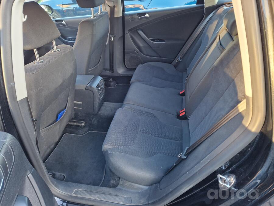 Volkswagen Passat B6 wagon 5-doors