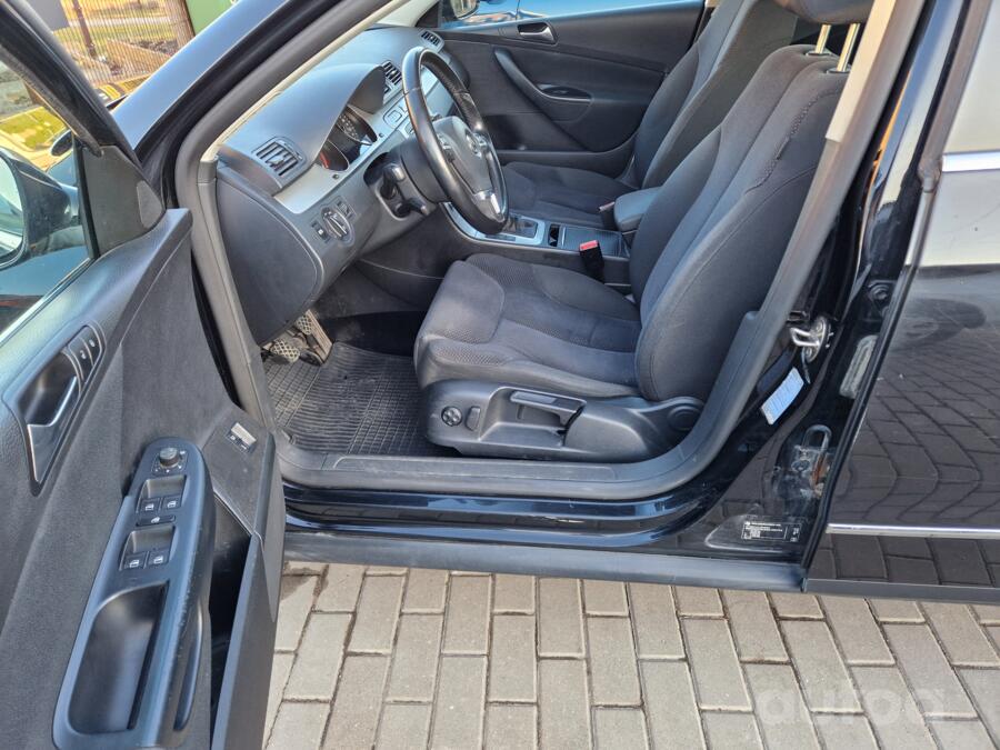 Volkswagen Passat B6 wagon 5-doors