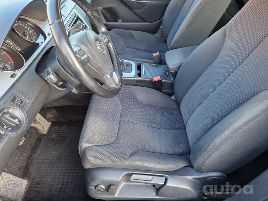 Volkswagen Passat B6 wagon 5-doors