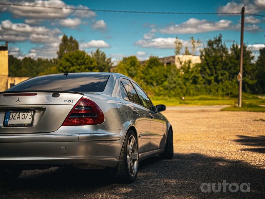 Mercedes-Benz E-Class W211 Sedan