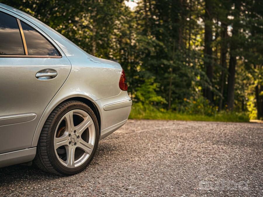 Mercedes-Benz E-Class W211 Sedan