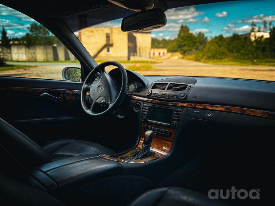 Mercedes-Benz E-Class W211 Sedan
