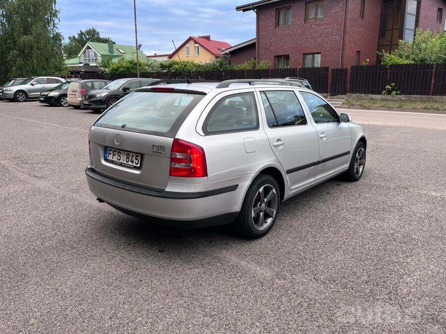 Skoda Octavia 2 generation Combi wagon 5-doors