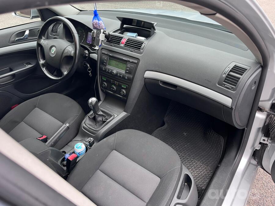 Skoda Octavia 2 generation Combi wagon 5-doors