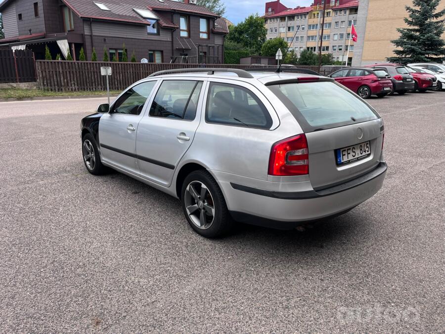 Skoda Octavia 2 generation Combi wagon 5-doors