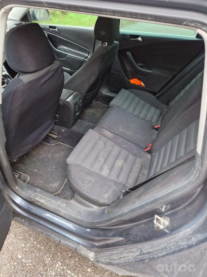 Volkswagen Passat B6 wagon 5-doors