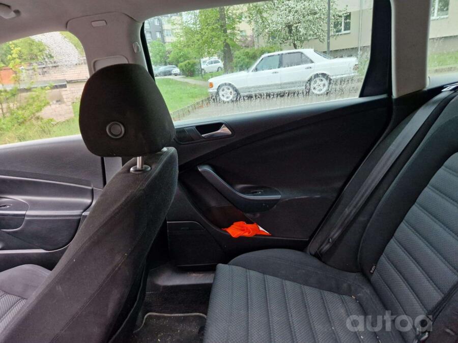 Volkswagen Passat B6 wagon 5-doors