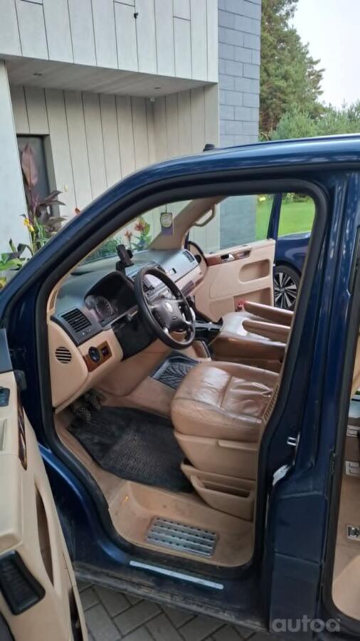 Volkswagen Multivan T5 Minivan