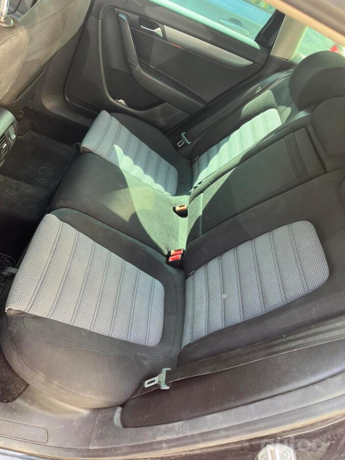 Volkswagen Passat B6 wagon 5-doors