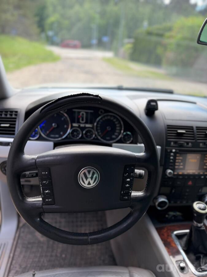 Volkswagen Touareg 1 generation Crossover