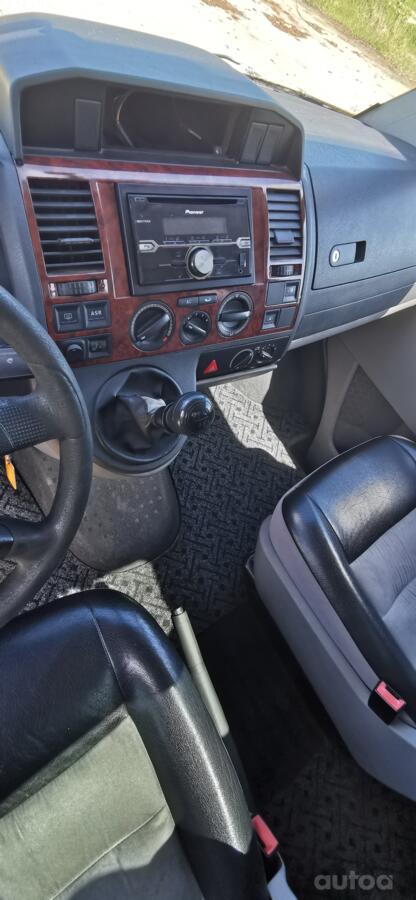 Volkswagen Transporter T5 Minivan 4-doors