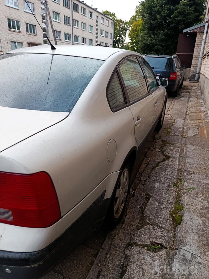 Volkswagen Passat B5 Sedan 4-doors