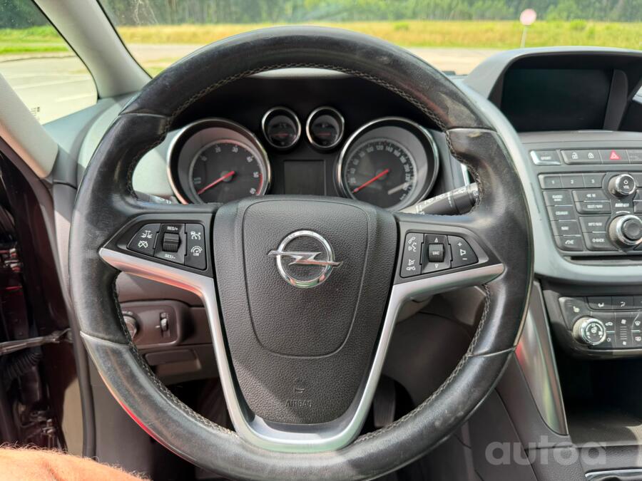 Opel Zafira Tourer 2012