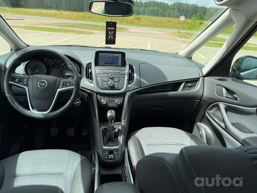 Opel Zafira Tourer 2012
