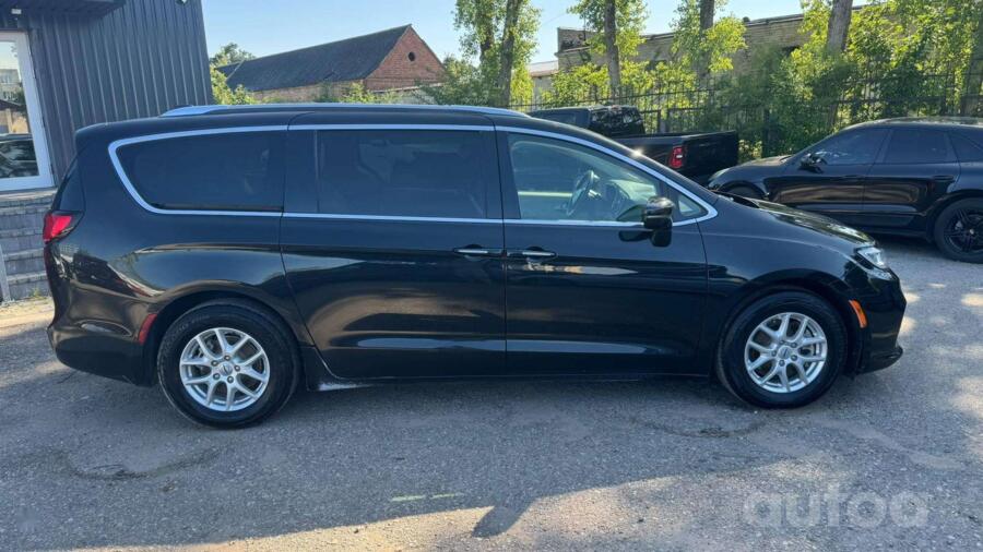 Chrysler Pacifica 2 generation Minivan