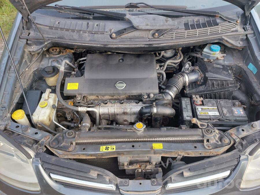 Nissan Almera Tino V10 Minivan