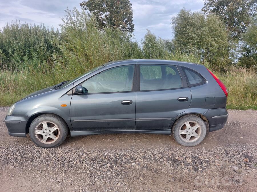 Nissan Almera Tino V10 Minivan