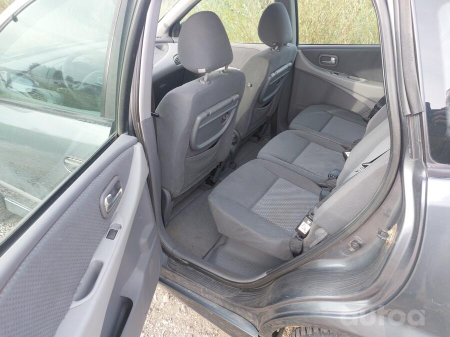 Nissan Almera Tino V10 Minivan