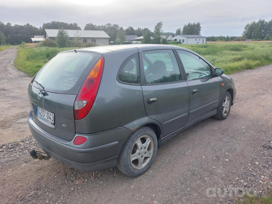 Nissan Almera Tino V10 Minivan