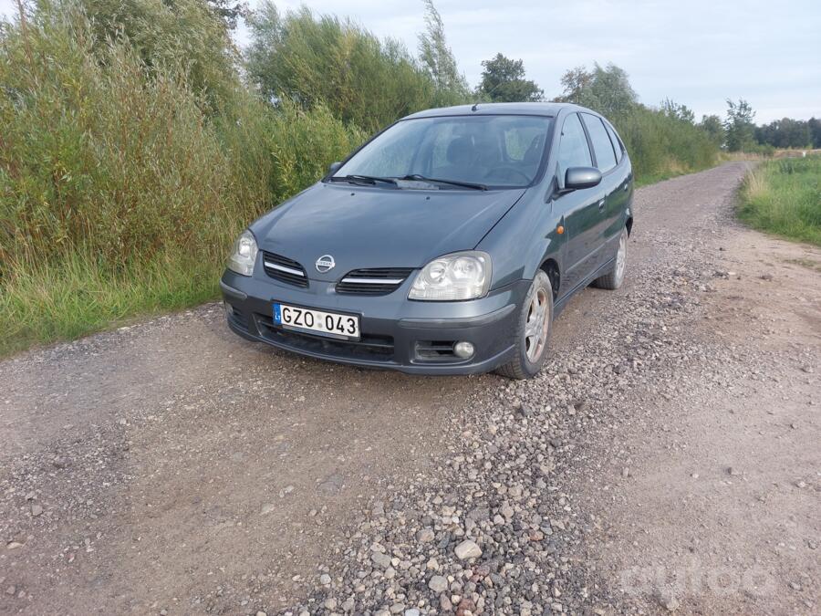 Nissan Almera Tino V10 Minivan