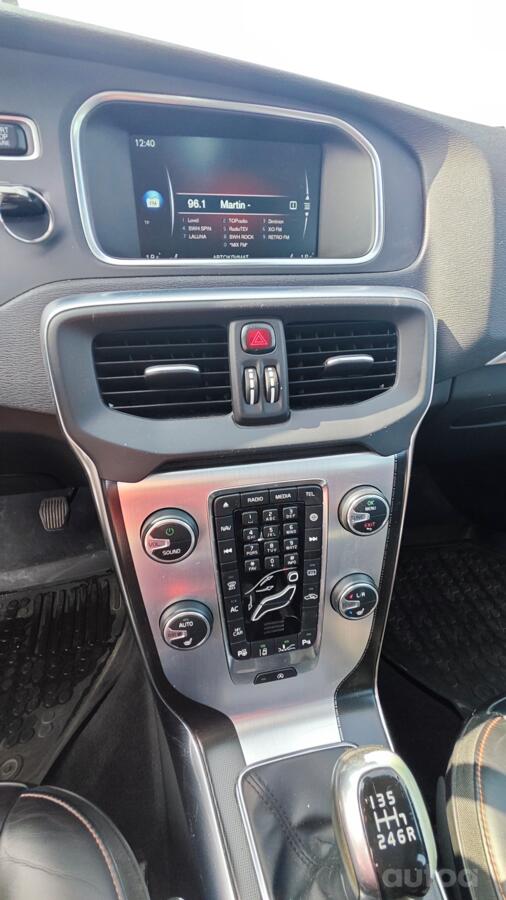 Volvo V40 2 generation Hatchback 5-doors