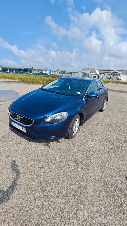 Volvo V40 2 generation Hatchback 5-doors