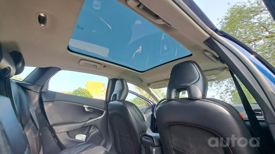 Volvo V40 2 generation Hatchback 5-doors