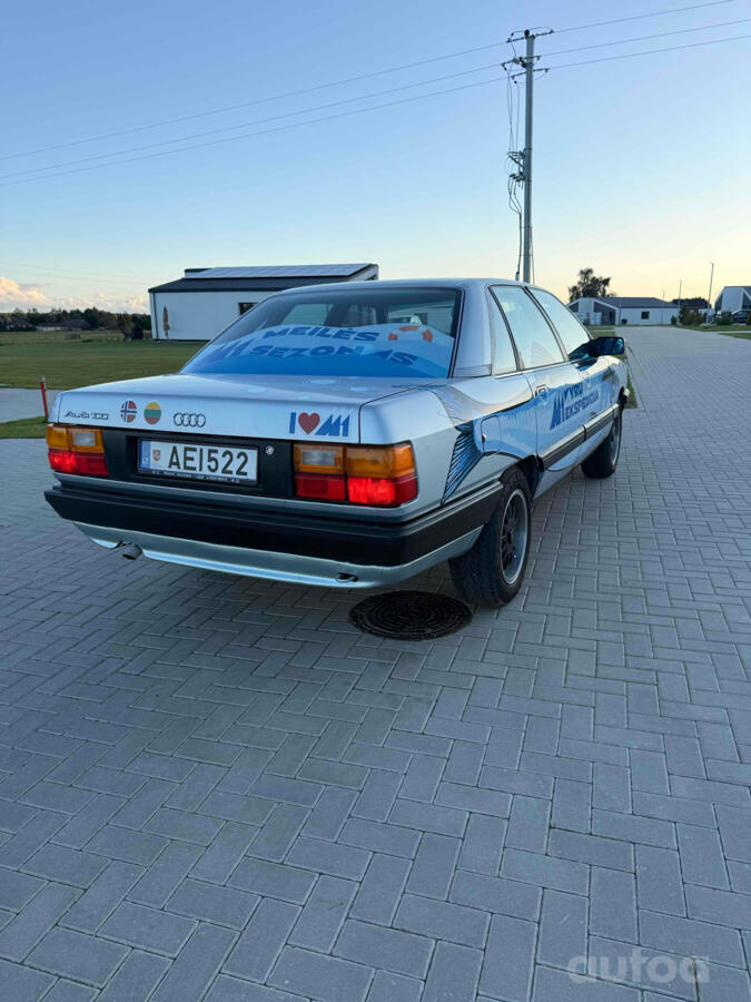 Audi 100