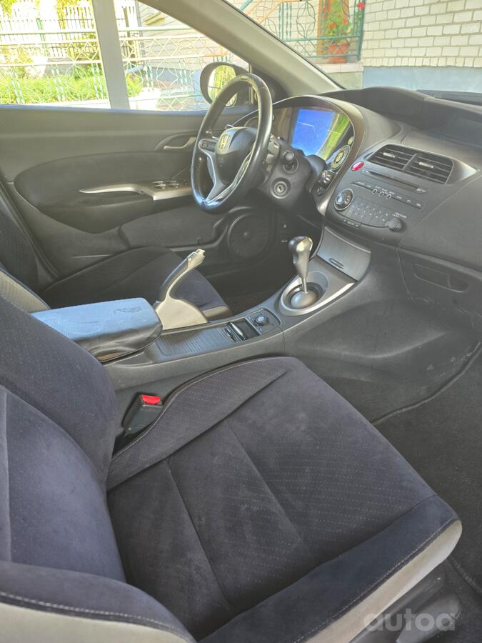 Honda Civic 8 generation Hatchback 5-doors