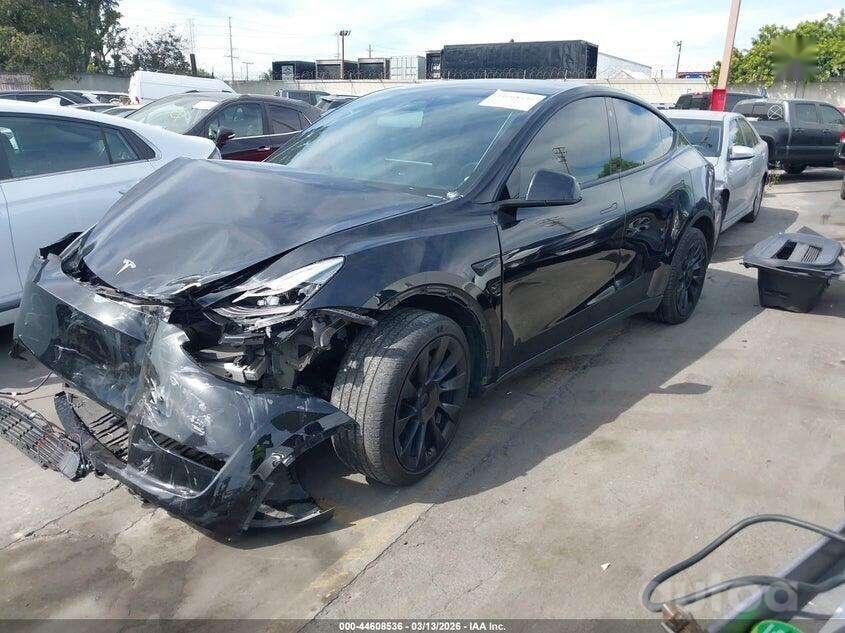 Tesla Model Y 1 generation Crossover