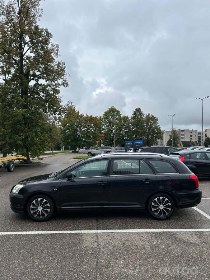 Toyota Avensis 2 generation wagon
