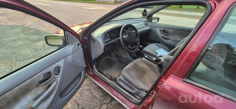 Ford Mondeo 1 generation Sedan