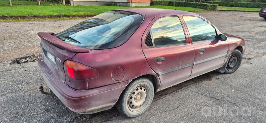 Ford Mondeo 1 generation Sedan