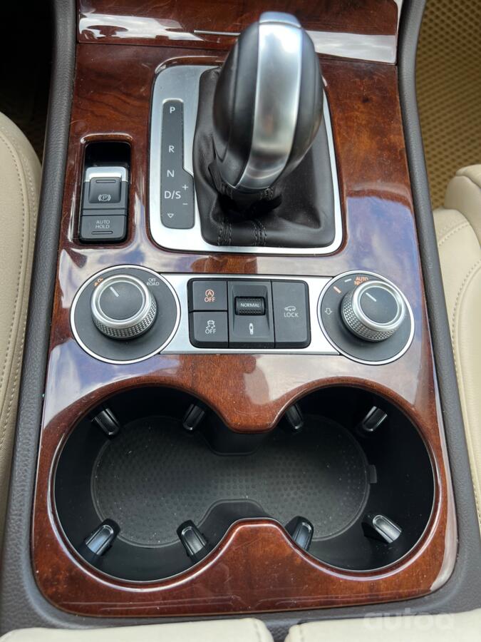 Volkswagen Touareg 2 generation [restyling] Crossover