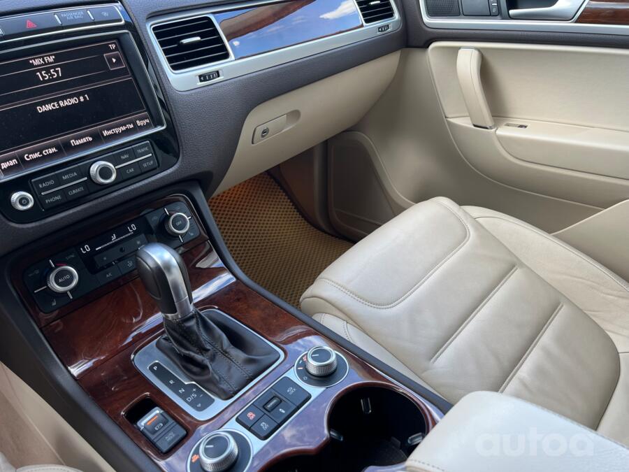 Volkswagen Touareg 2 generation [restyling] Crossover
