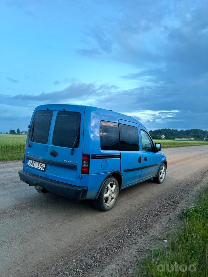 Opel Combo C Tour minivan