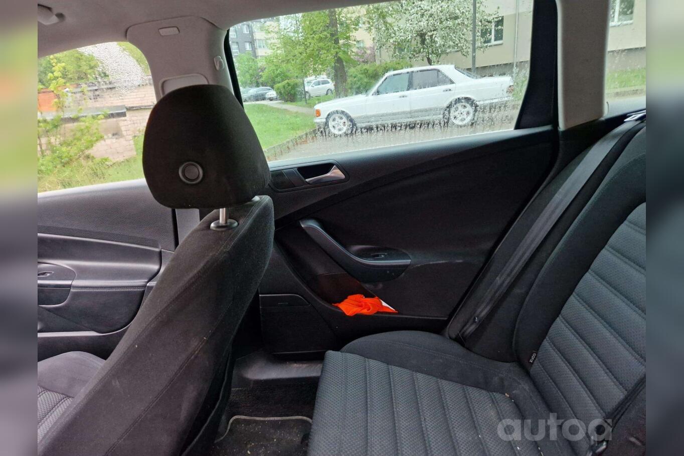 Volkswagen Passat B6 wagon 5-doors