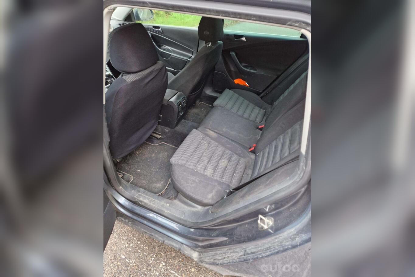 Volkswagen Passat B6 wagon 5-doors