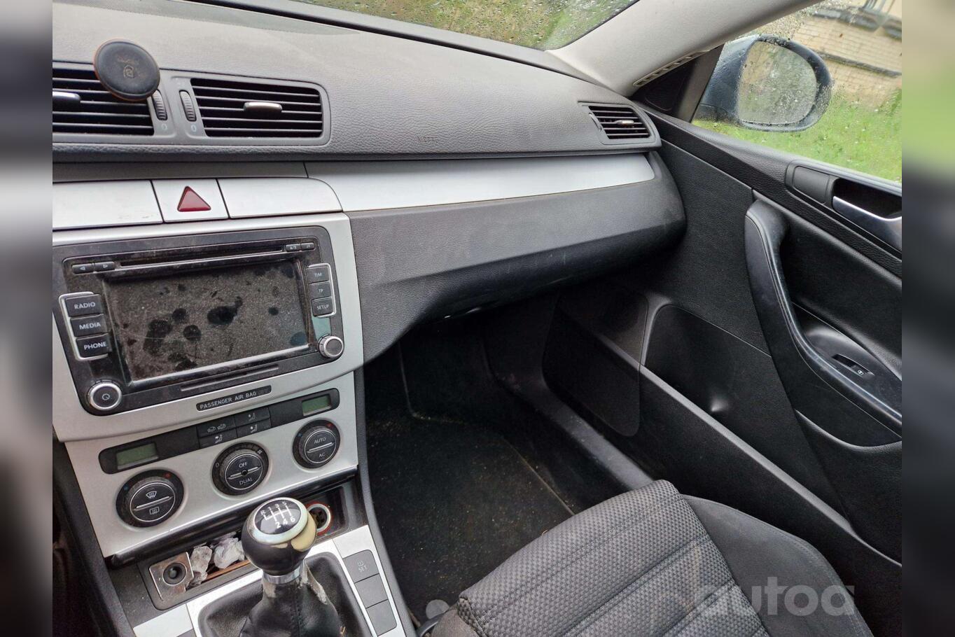 Volkswagen Passat B6 wagon 5-doors