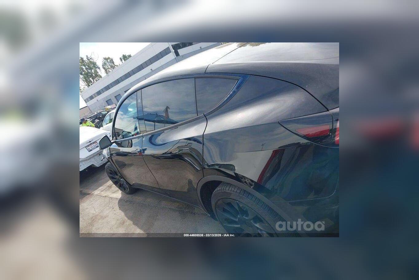 Tesla Model Y 1 generation Crossover