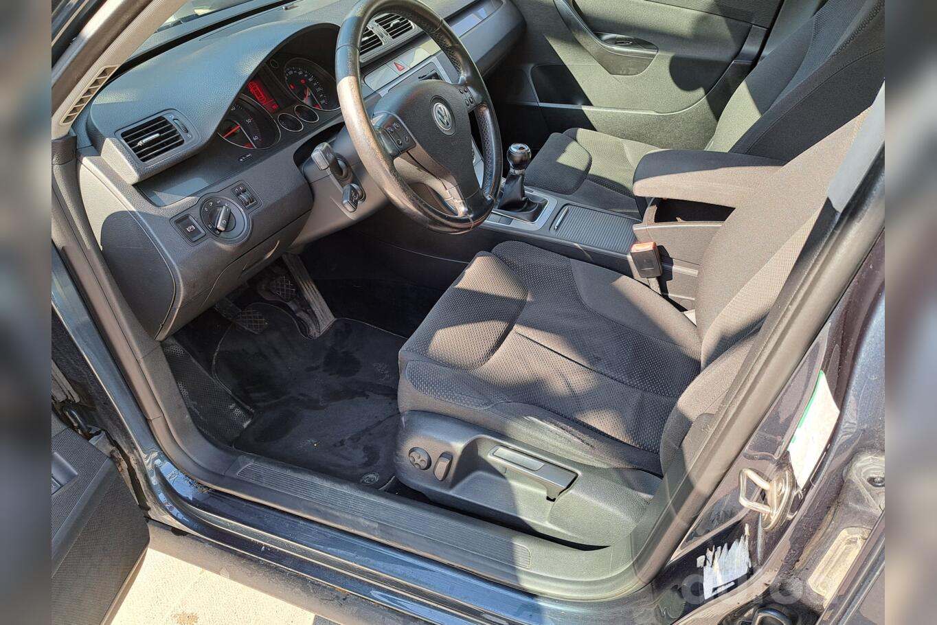 Volkswagen Passat B6 wagon 5-doors