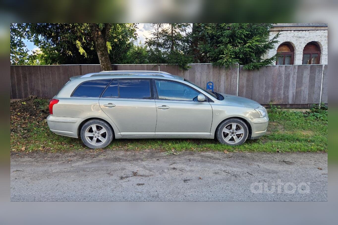 Toyota Avensis 2 generation wagon